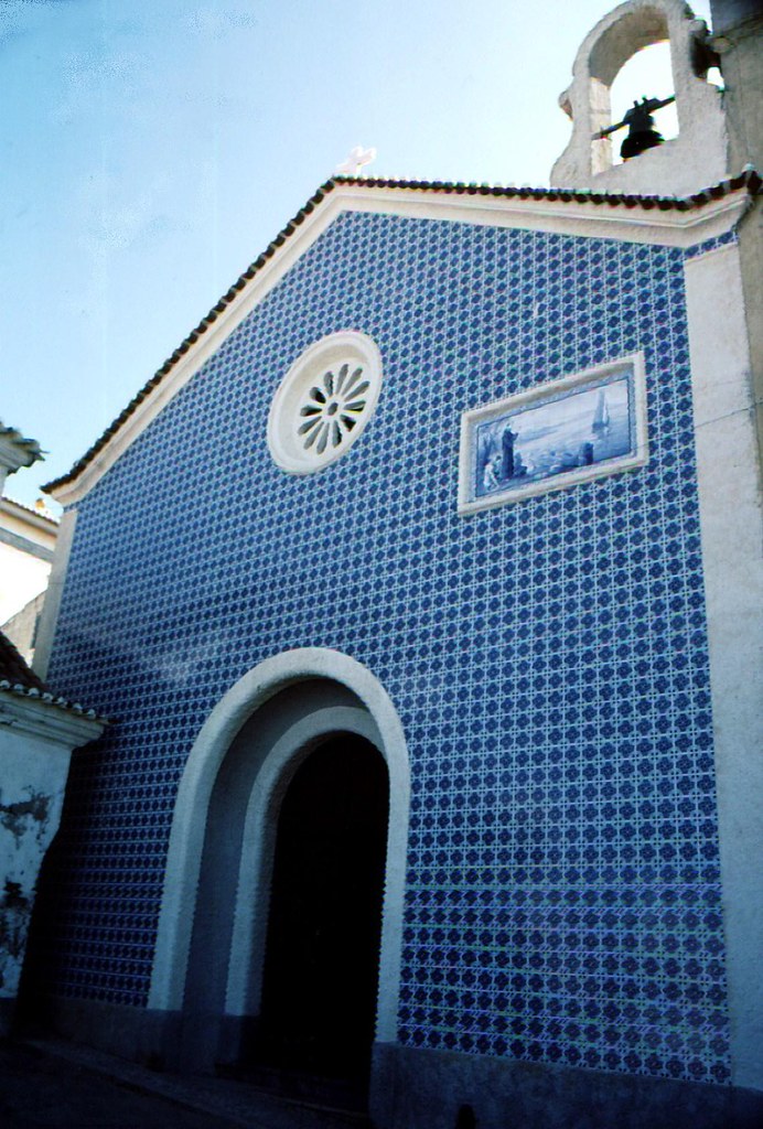 Portugal - Nazare - Kirche mit Azulejo-kacheln