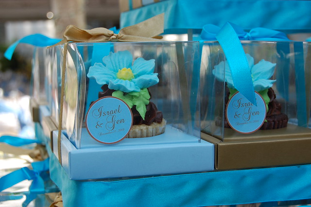 Gen & Israel's Wedding Cupcake Souvenirs