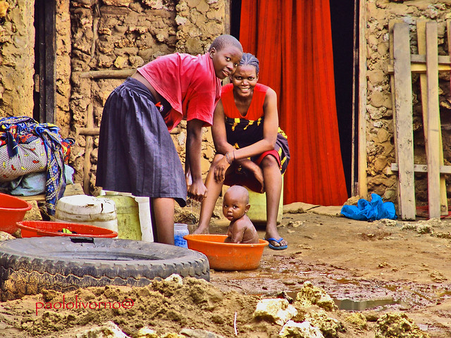 Kenya -  shanzu village *** sunday shower  ** who have said that to be happy we have to be rich ???