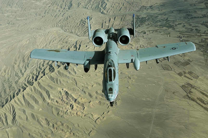A-10 sobrevolando Afganistan