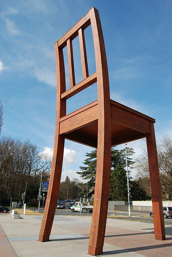 Broken Chair - en.wikipedia.org/wiki/Broken_Chair - A C Moraes - Flickr