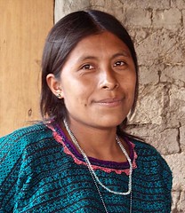 Una tejedora - Weaver from Chixolop cerca de San Gabriel - Santa Herminia, Baja Verapaz, Guatemala