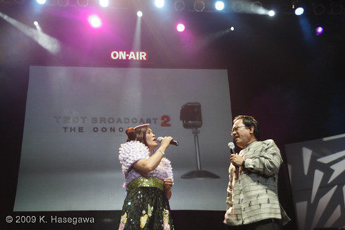 rolly-lakay-gonzalo-and-annie-rentoy-holding-the-notes-t-flickr