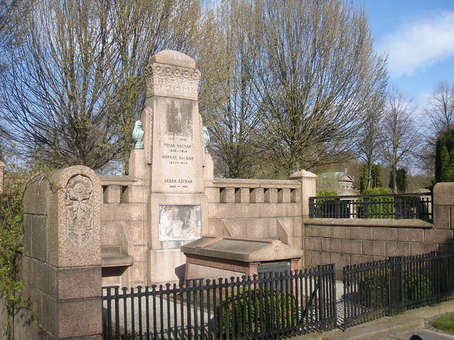Malmö - Cemetery of St Paul, Nils and Hilda Aschan