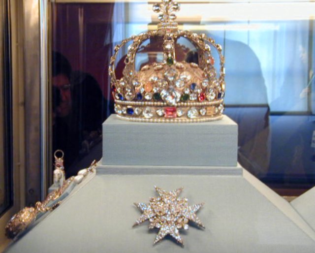 Louvre French Crown jewels Paris. Facts. History. Visit.