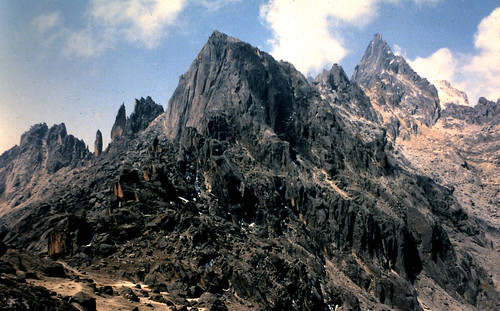 bolivia bolivien escalada klettern granit granito cuernosdeldiablo quimsacruz teacota tarujumaña