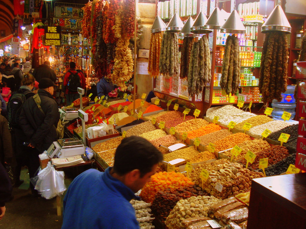 Мекка магазин. Египетский базар в Стамбуле. Эминеню базар Стамбул. Истамбул базар магазины. Рынок специй.