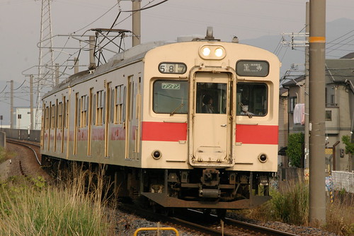 JRW 105series(remodeled, 0s, Old Wakayama color) in Kanahashi,Kashihara,Nara,Japan 2009/5/20