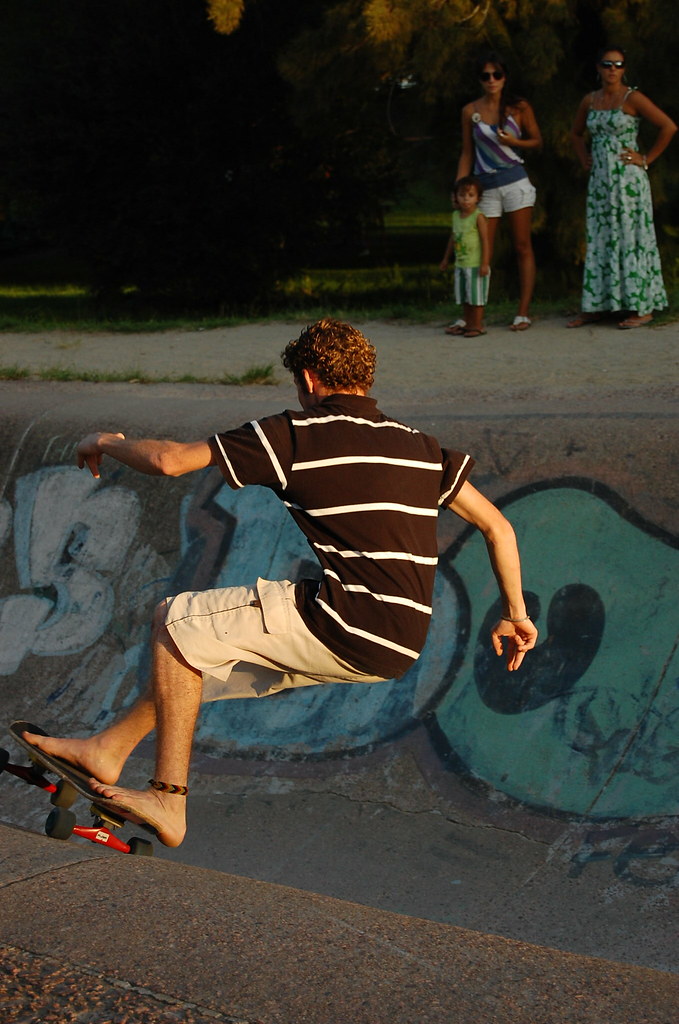 Barefoot Skateboarding - Parque Marinha do Brasil, Porto Alegre, Rio Grande do Sul, Brazil