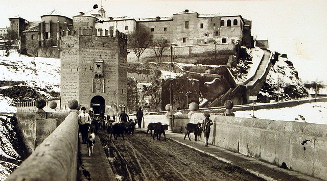 Gran nevada en Toledo vista desde el Puente de Alcántara a principios del siglo XX. Fotografía Rodríguez