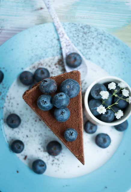 sugar-free chocolate cake with fresh blueberries