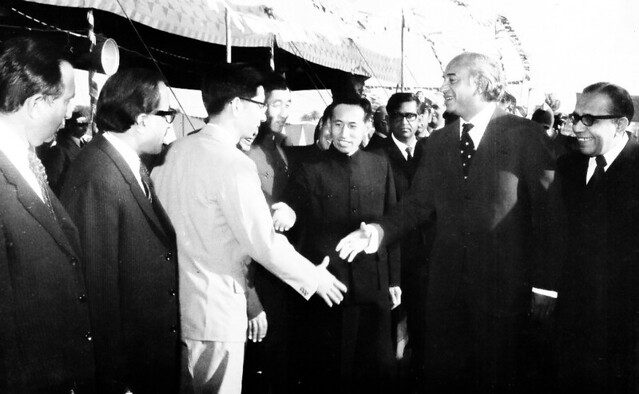 My father introducing Chinese engineers to the Prime Minister
