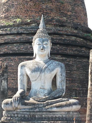 wat sa si วัดสระศรี sukhothai historical park อุทยานประวัติศาสตร์สุโขทัย buddhist buddhism temple ruin thai chedi style architecture unesco world heritage thailand lankha stupa