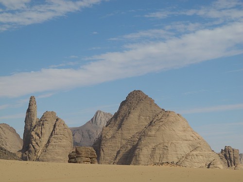 tschad chad ciad tchad tibesti sahara desert rocks mountains clouds berge felsen wolken sand ouriplain