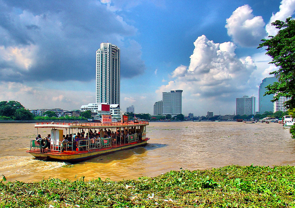 Бангкок река в городе. Река Чаупхрая в Бангкоке. Река Менам-Чао-Прайя. Река Чао Прайя Бангкок. Река Чаупхрая Тайланд.