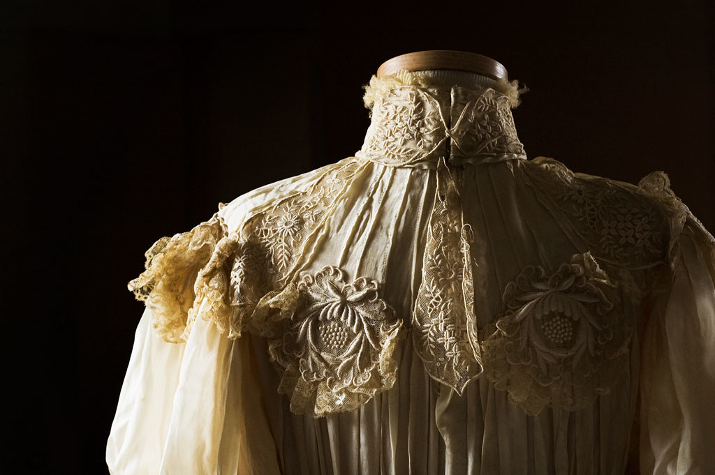 HT-921-detail-3 | Cream silk taffeta dress, (detail) 1906. I… | Flickr
