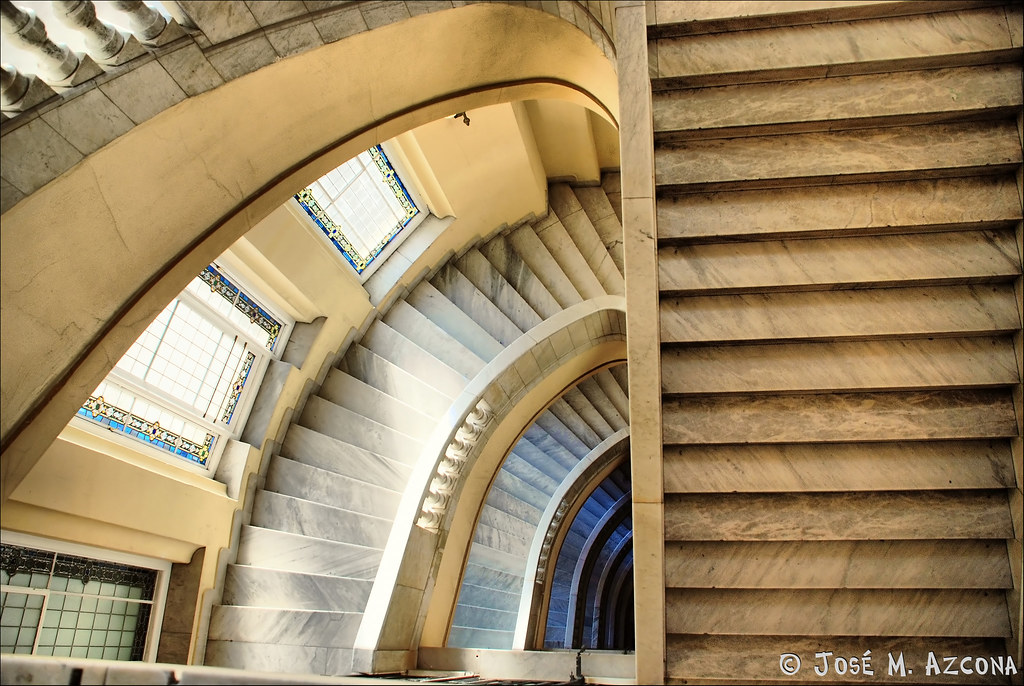Madrid. Circulo de Bellas Artes. Detalle de la escalera principal.