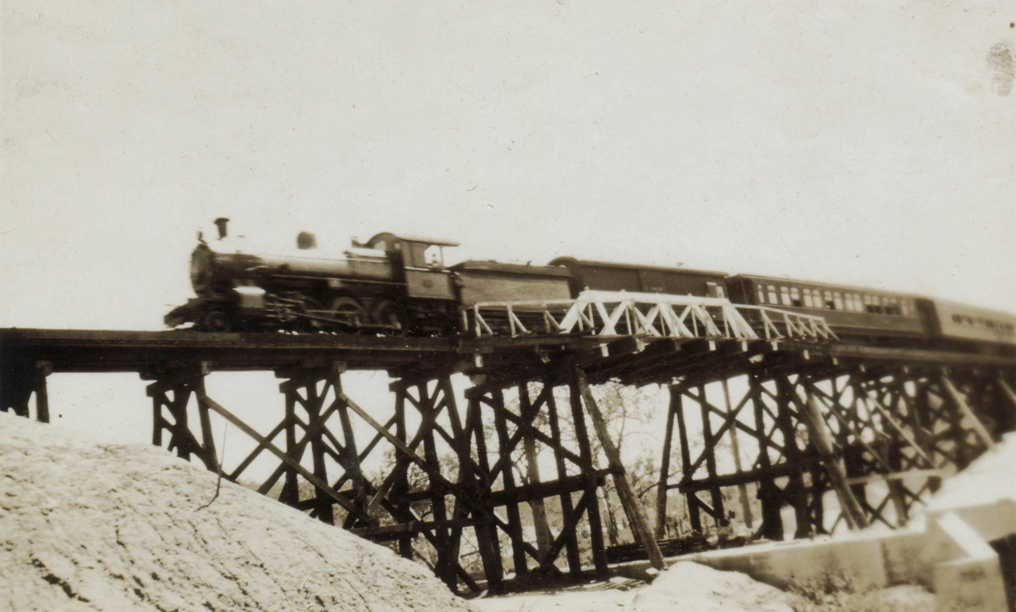 Train from Albany crossing bridge 16m 52c E.Rly, December 1925