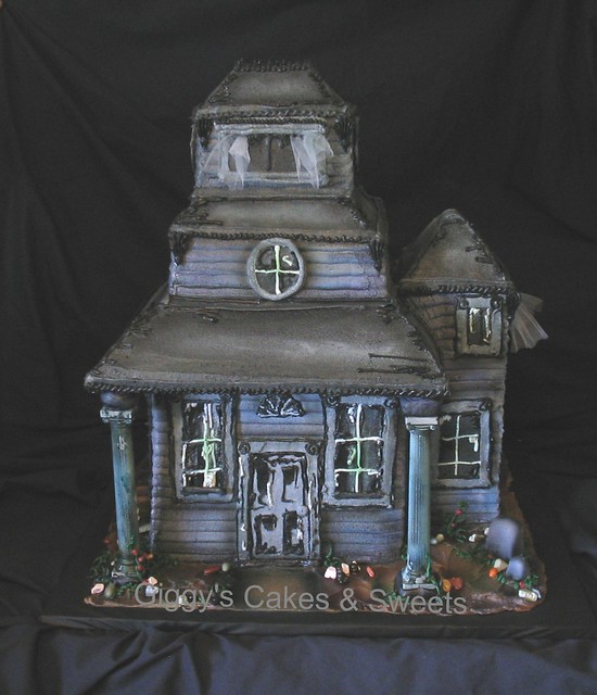 Haunted house Cake for the CanAm Paracon 2009