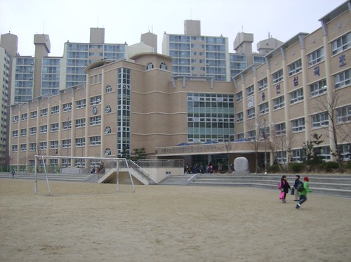 용인수지심곡초등학교예요(left) | by 브랜든