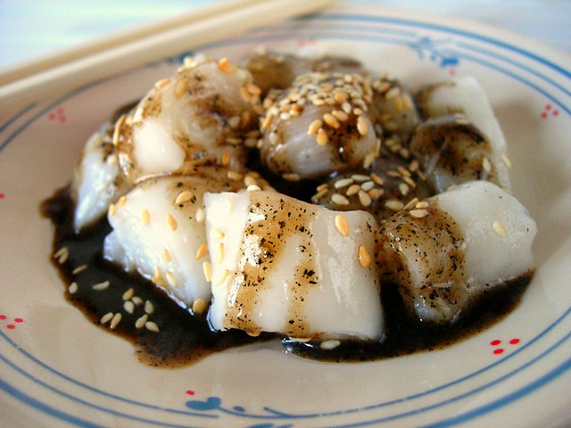 Homemade rice noodle rolls (chee cheong fun) 住家朱腸粉