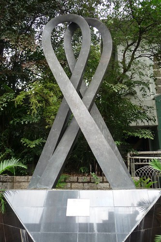 Kowloon park ribbon sculpture | by Zooey_