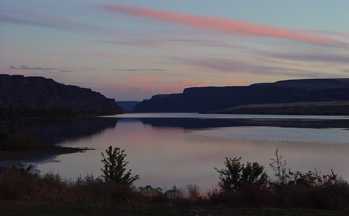 Crescent Bar LTR - Sunset down Columbia by Pat's Pics36, Sunset on the Columbia River at Crescent Bar Leisure Time Resort near Quincy, Washington.  (05-10-07