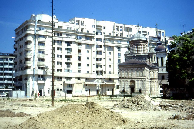 Mănăstirea Mihai Vodă, Bucureşti  June 1996
