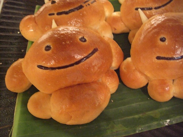happy smilely bread people