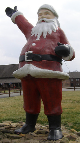 Waving Santa Claus | by RoadsideArchitecture.com