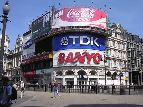 Piccadilly Circus | a sunny day with the tourists | Chris Bennett | Flickr