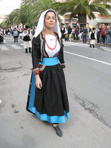 Costume femminile di Busachi | by carta.leonardo