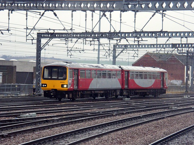 144010 Approaches Leeds Station