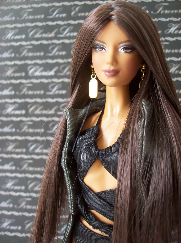Куклы красивые волосы. Барби Монте Карло. Кукла Sindy Monte Carlo. Кукла Барби брюнетка. Кукла с длинными волосами.