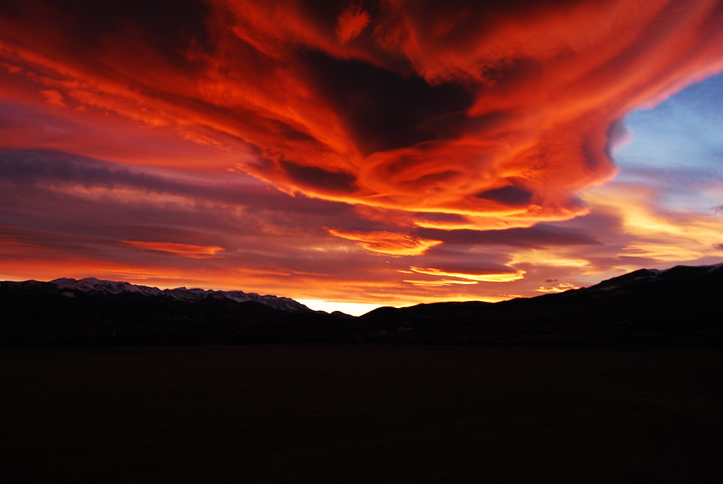 A tus atardeceres rojos se acostumbraron mis ojos, como el… | Flickr