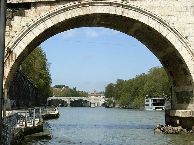 A view down the Tiber River in central Rome, Italy. 14-04-2008