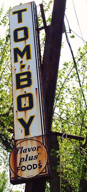 Tom Boy Ghost Neon Sign - East Of Alton, Illinois On 140 - 4/26/09