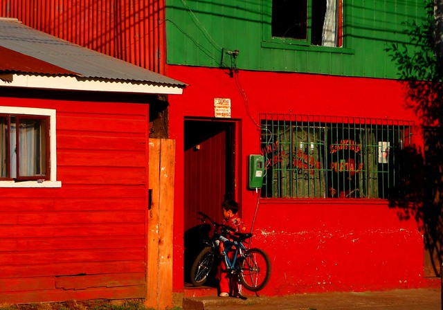 Cautín (Temuco, Araucanía, Chile) - El niño y su bici...