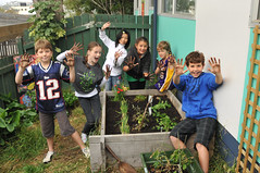 U.S. Embassy celebrates Earth Day with Room 8 at Thorndon School - 28 April, 2010