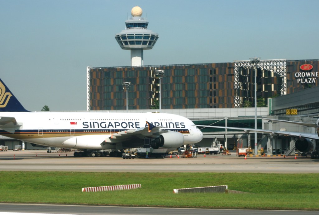 SINGAPORE AIRLINES 380-800 9V-SKF(cn012)