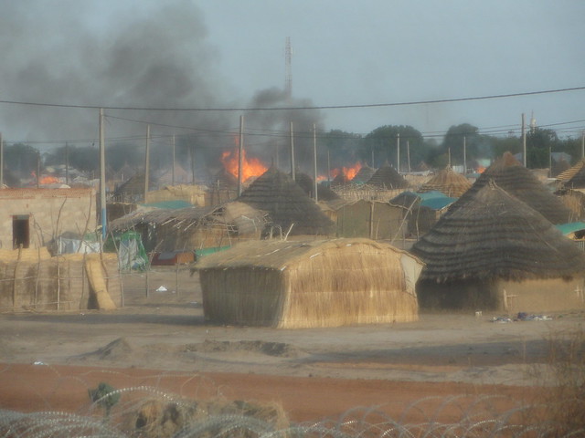 Tukuls burning in Abyei town