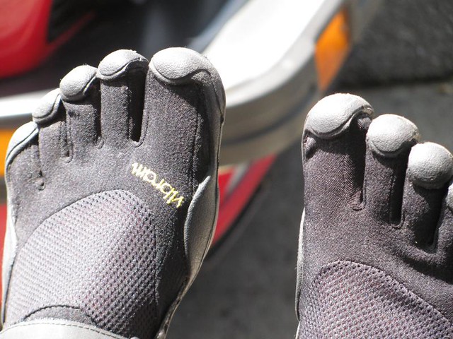 webbed shoe ten toes | these are called vibram fivefingers ...