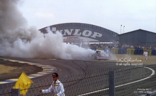24 Heures du Mans 1989 Porsche 962 C in fire