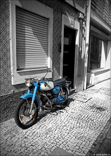 blue windows portugal beautiful cutout forsale pavement antique decay metallic quality patterns wheels rusty nopeople olympus textures sidewalk motorbike paving vehicle decayed aveiro selectivecolor urbex selectivecolour e510 julioc challengeyouwinner photographybyjulioctheblog olympuse510 ilustrarportugal sérieouro thechallengefactory j1024 ilustrarportugal200904aveiro