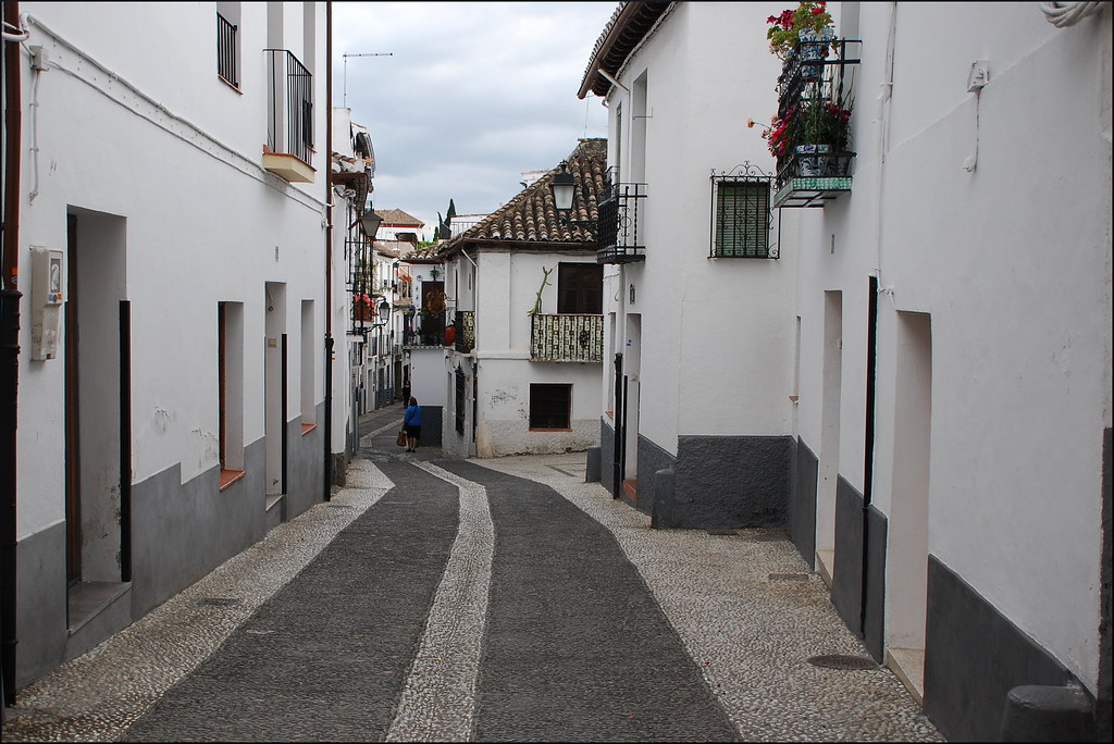 Calle en el Albaicín (Granada, Andalucía, España, 7-6-2013)
