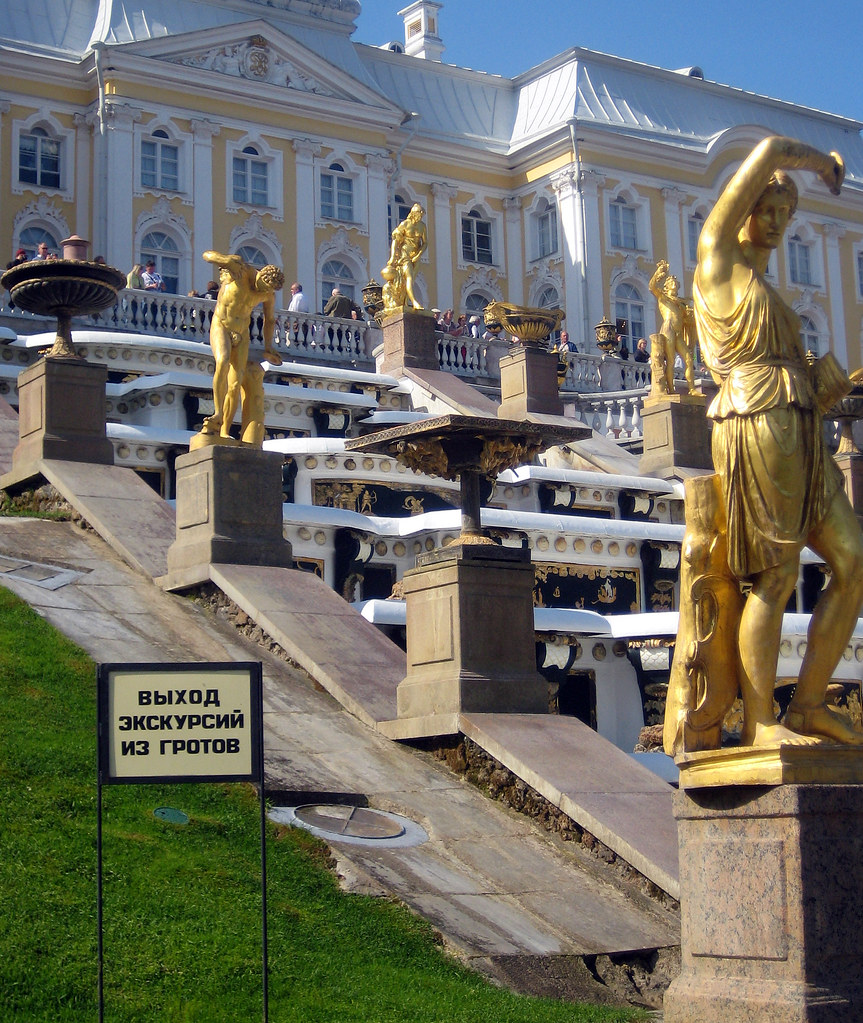 Statues | Peterhof Near St. Petersburg, Russia 27 May 2009 | MFMinn ...