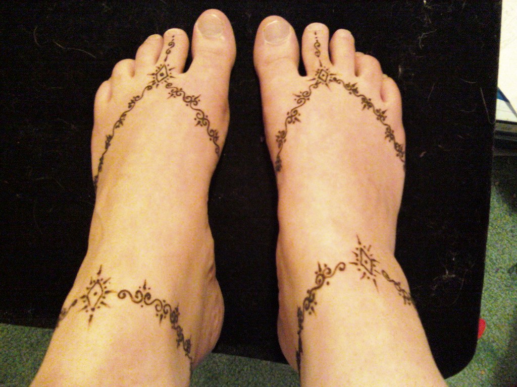 foot and ankle henna.