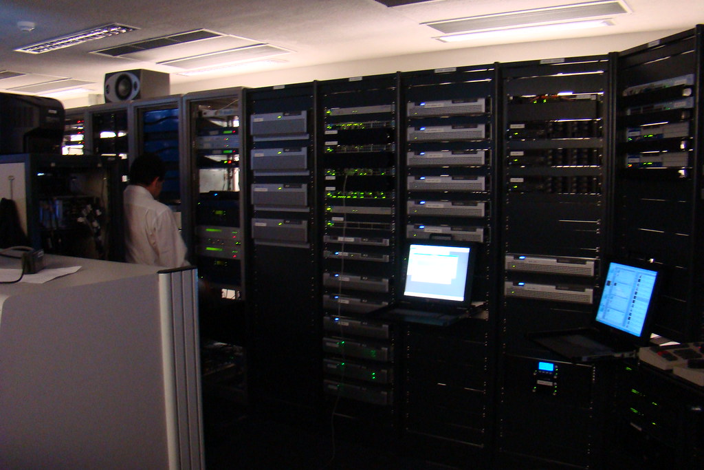 VPS сервер. Оборудование под Windows. Сервер ТВ. Server Room. Work hosting