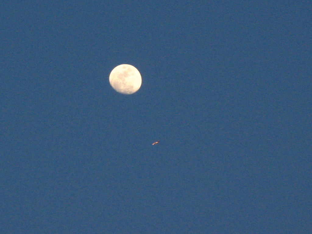 月と飛行機 Kagawa Ymg Flickr