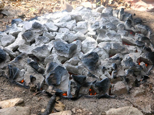 Piedra para cal sobre horno para hacer cal - Making lime from limestone on top of a wood oven; Santa Rosa de Copan Honduras